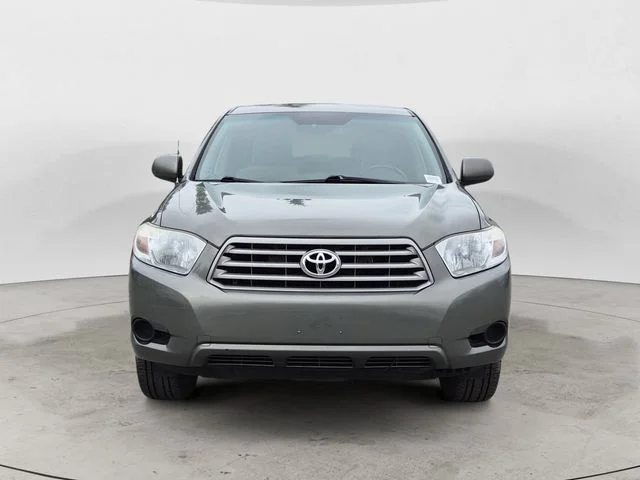 Used 2010 Green Toyota Base image 2