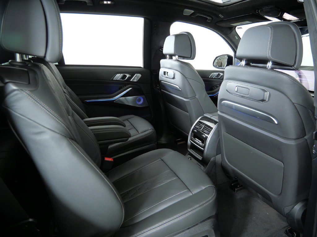 Used 2027 Black BMW xDrive40i image 27