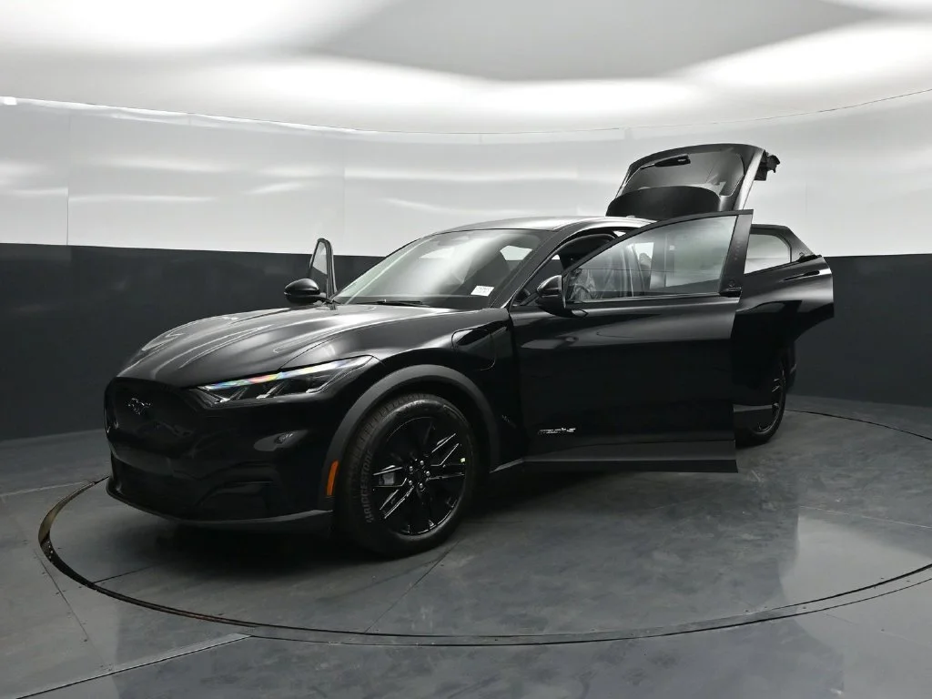 New 2026 Shadow Black Ford Select image 24