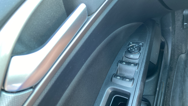 Used 2020 Oxford White Ford SE image 21