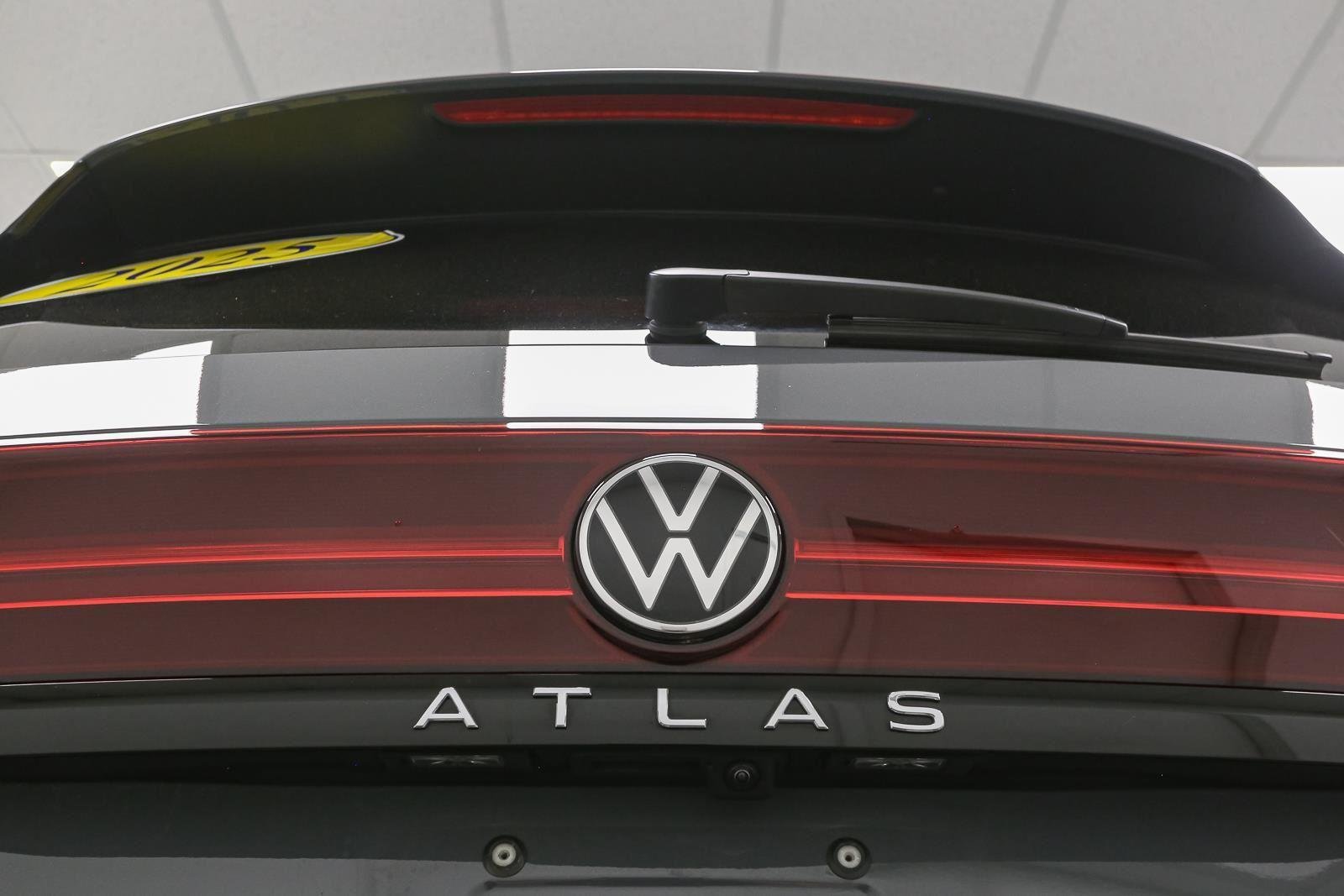 Used 2025 Pure Gray Volkswagen 2.0T Peak Edition image 15