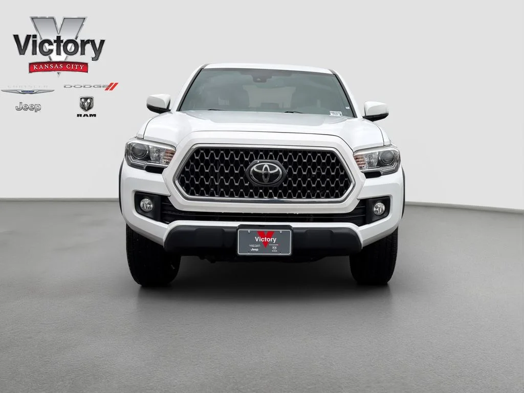 Used 2019 Toyota Tacoma TRD Off Road with VIN 5TFCZ5AN7KX169243 for sale in Kansas City
