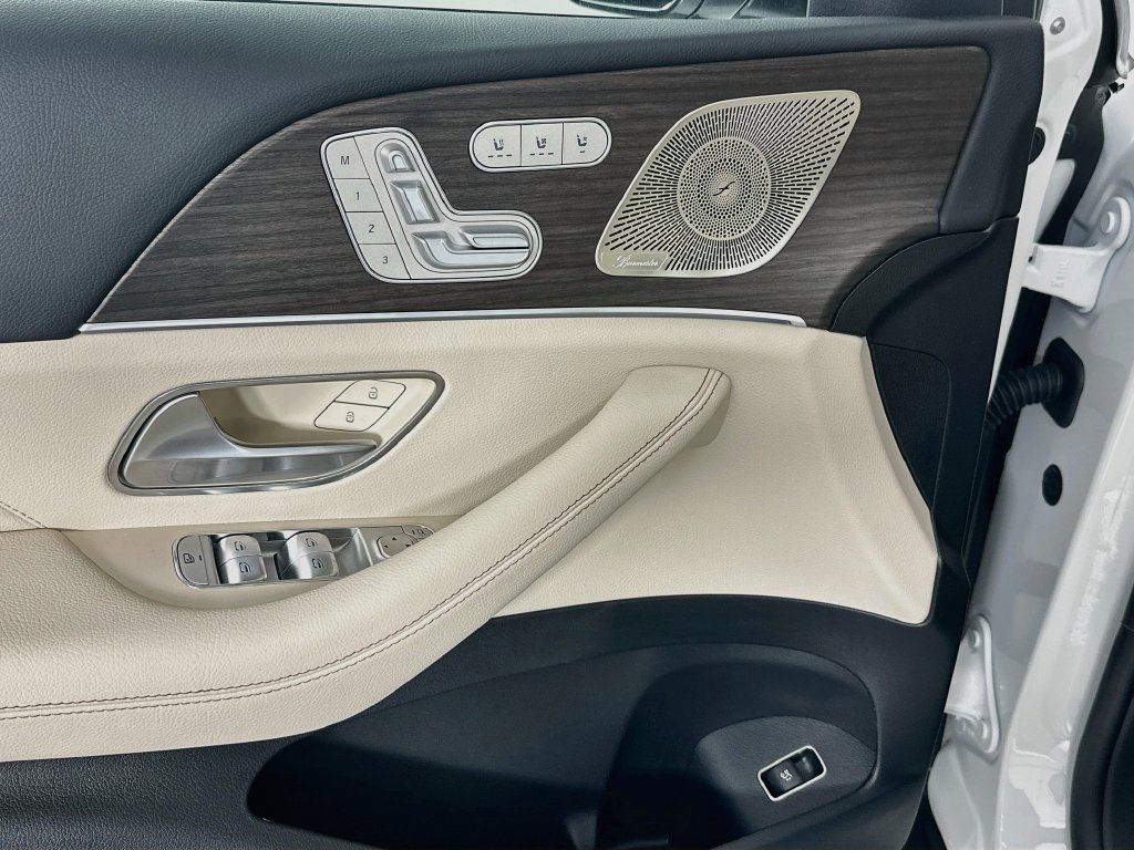 New 2027 MANUFAKTUR Moonlight White Metallic Mercedes-Benz GLE 450 image 50