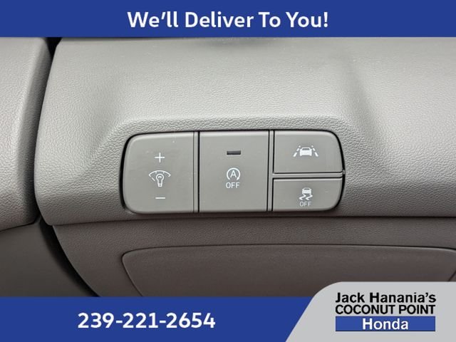 Used 2022 Silver Hyundai SE image 23