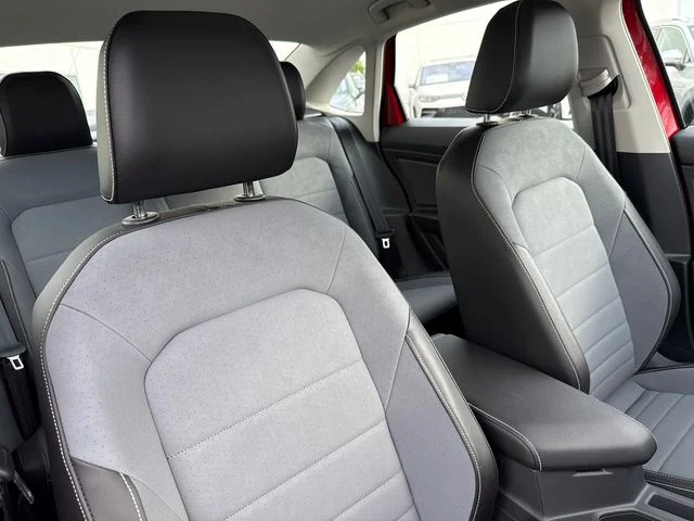 New 2026 Kings Red Metallic Volkswagen 1.5T SE image 18