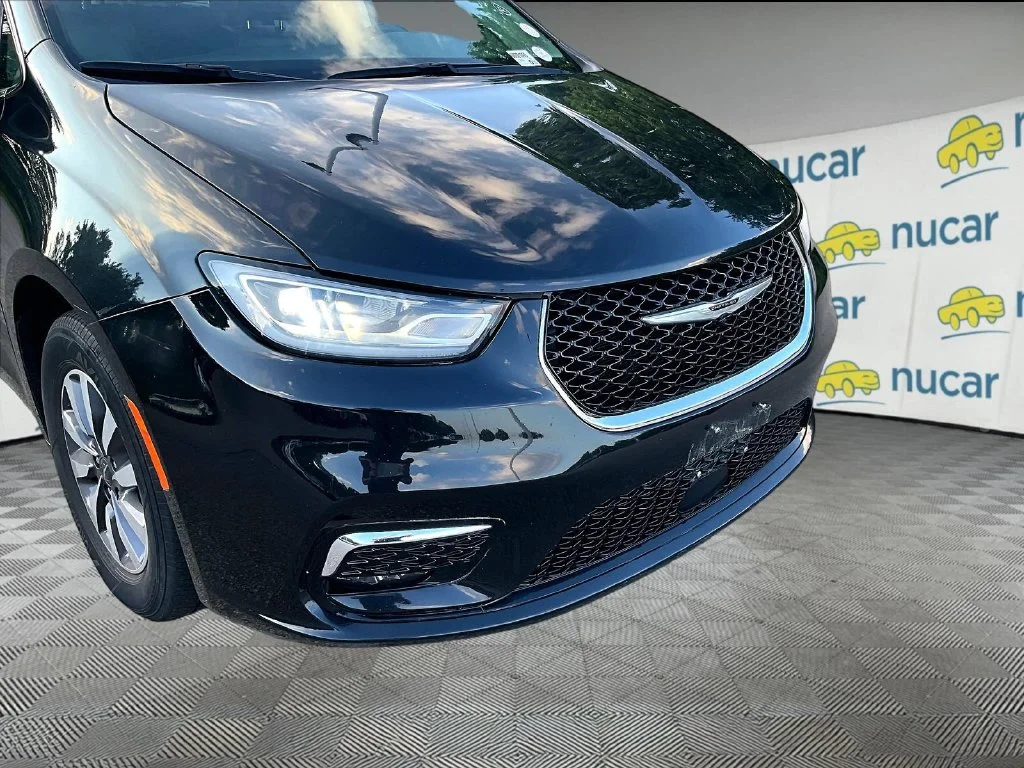 Used 2023 Brilliant Black Crystal Pearlcoat Chrysler Touring L image 8