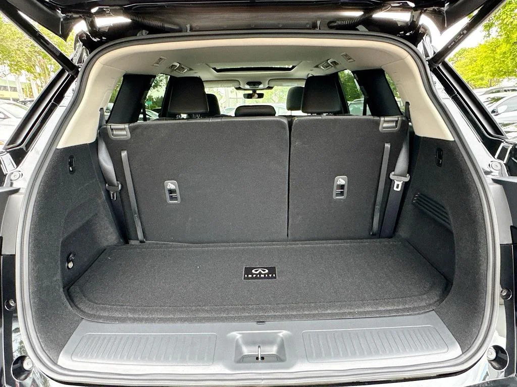 Used 2027 Black INFINITI LUXE image 29