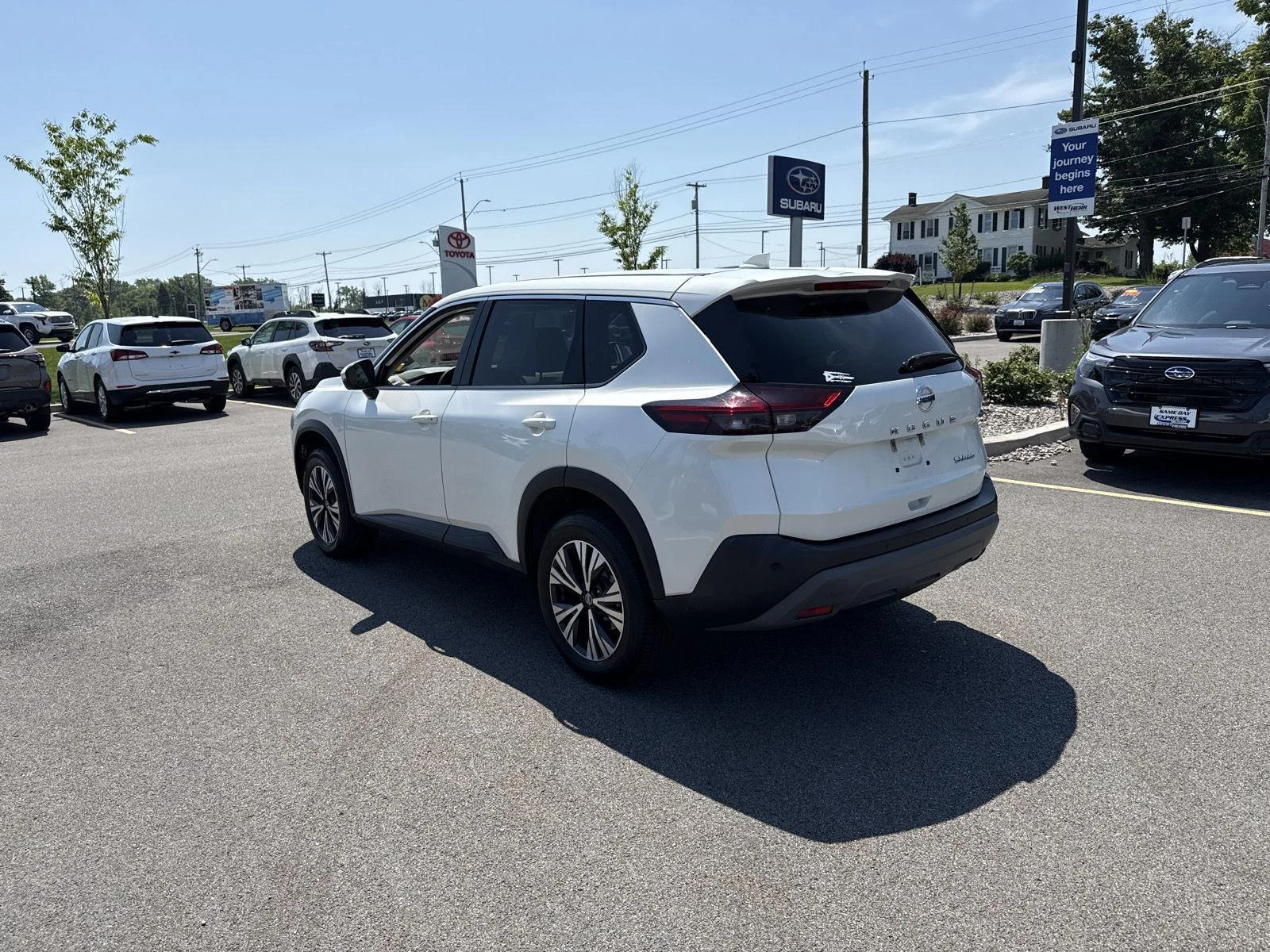 Used 2021 Pearl White Tricoat Nissan SV image 5