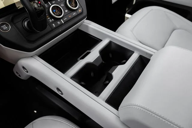 New 2026 Tasman Blue Land Rover X-Dynamic SE image 29