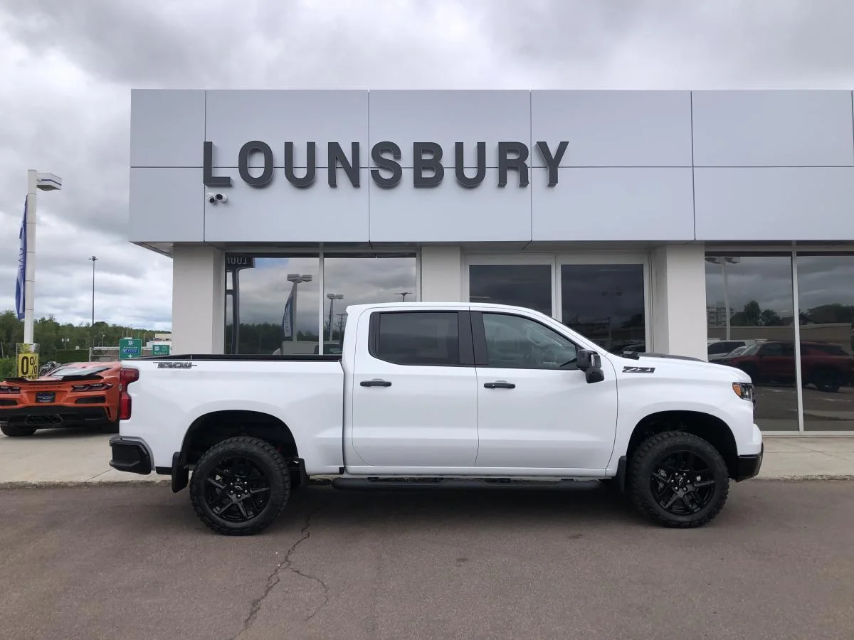 New 2026 White Chevrolet 4wd Crew Cab 147" Lt image 2
