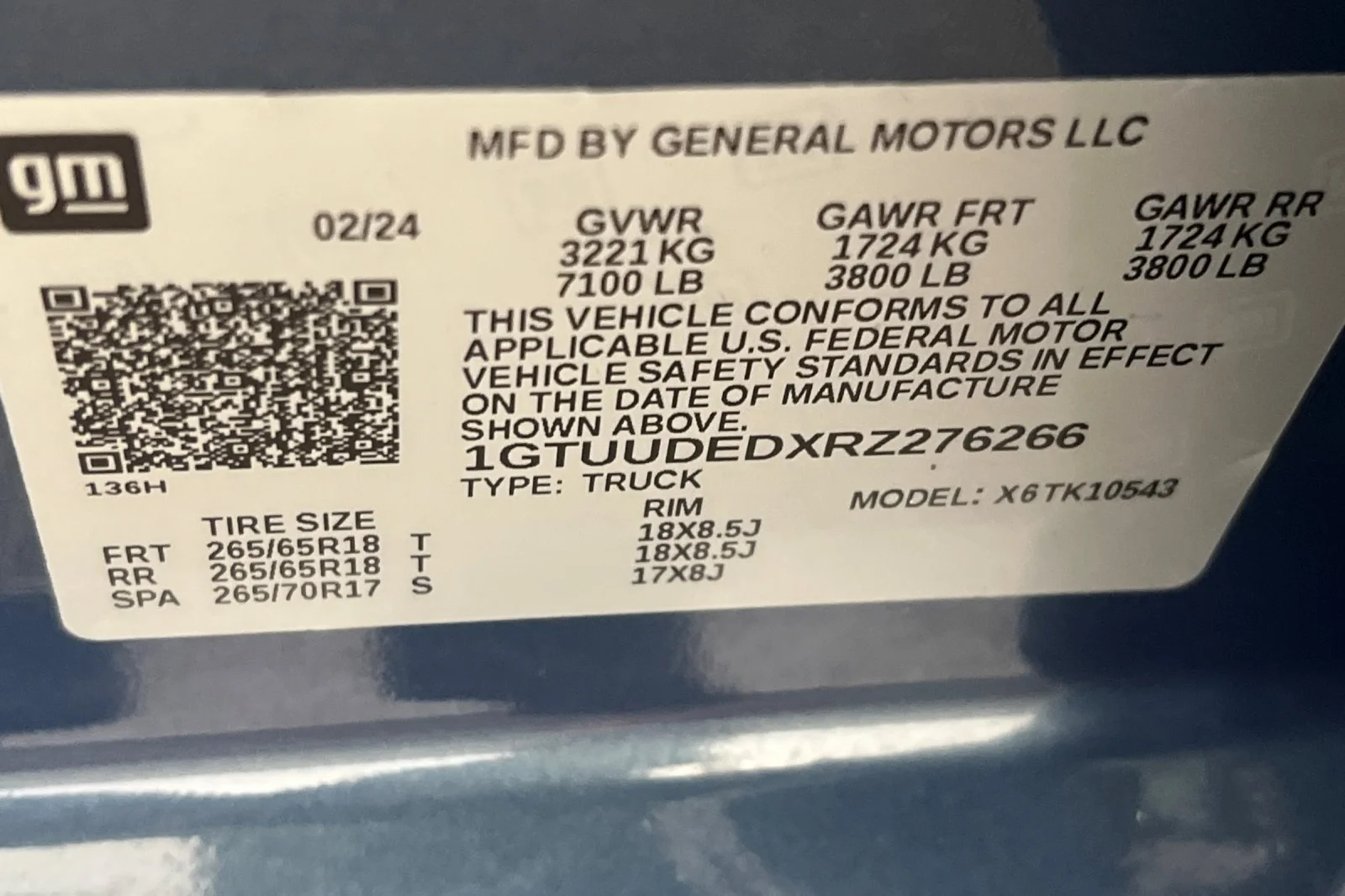 Used 2024 Downpour Metallic GMC SLT image 32