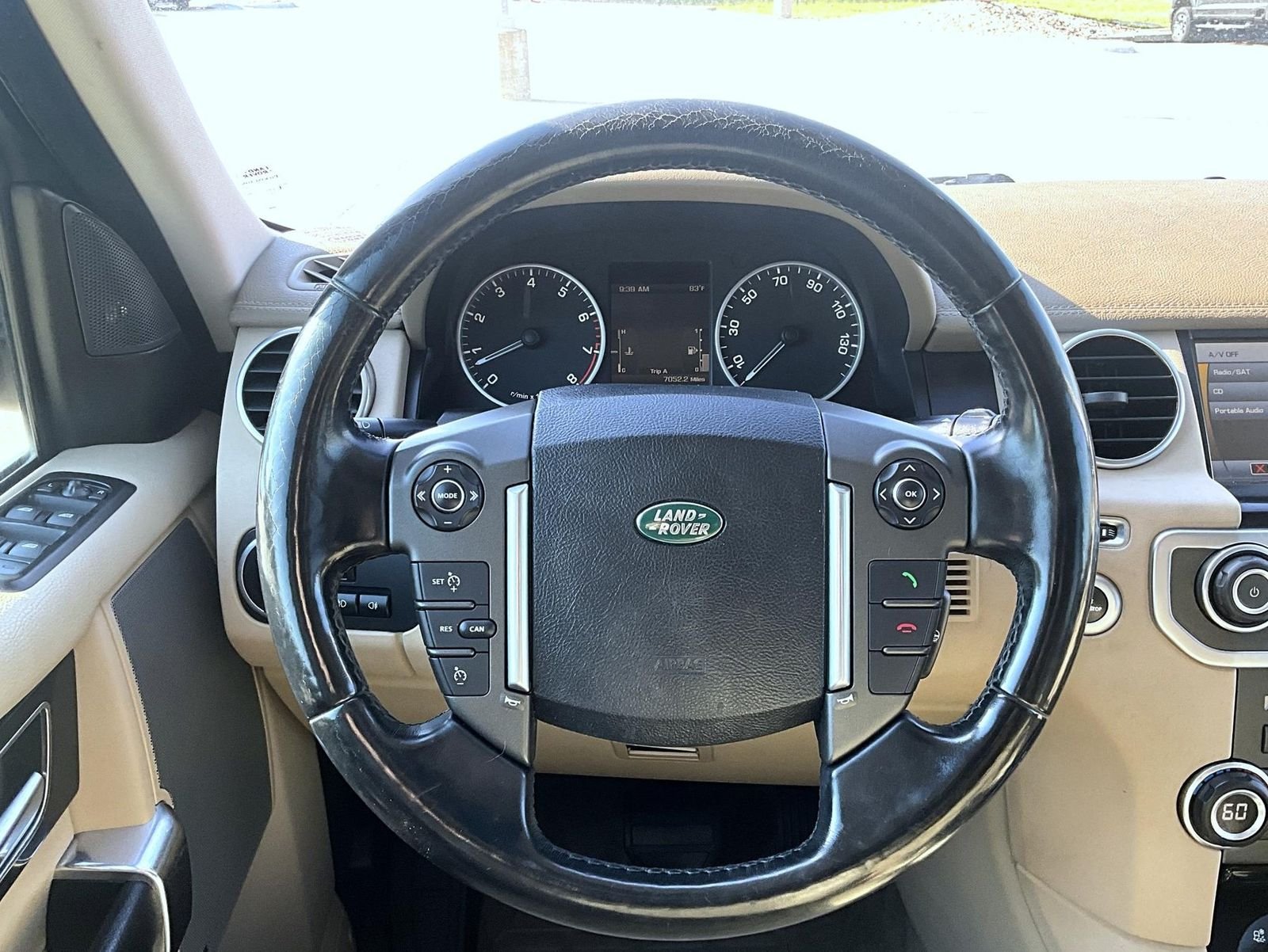 Used 2011 Beige Land Rover V8 image 11
