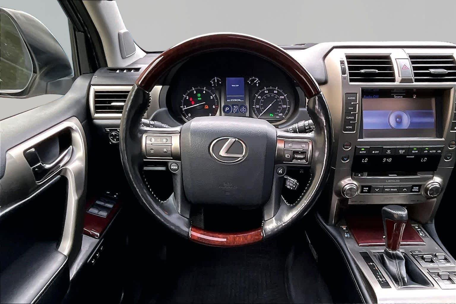 Used 2015 Starfire Pearl Lexus Luxury image 5