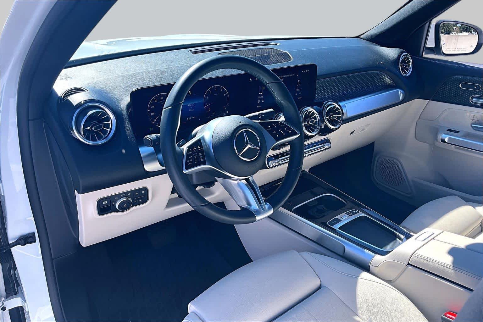 Used 2025 Polar White Mercedes-Benz GLB 250 image 17