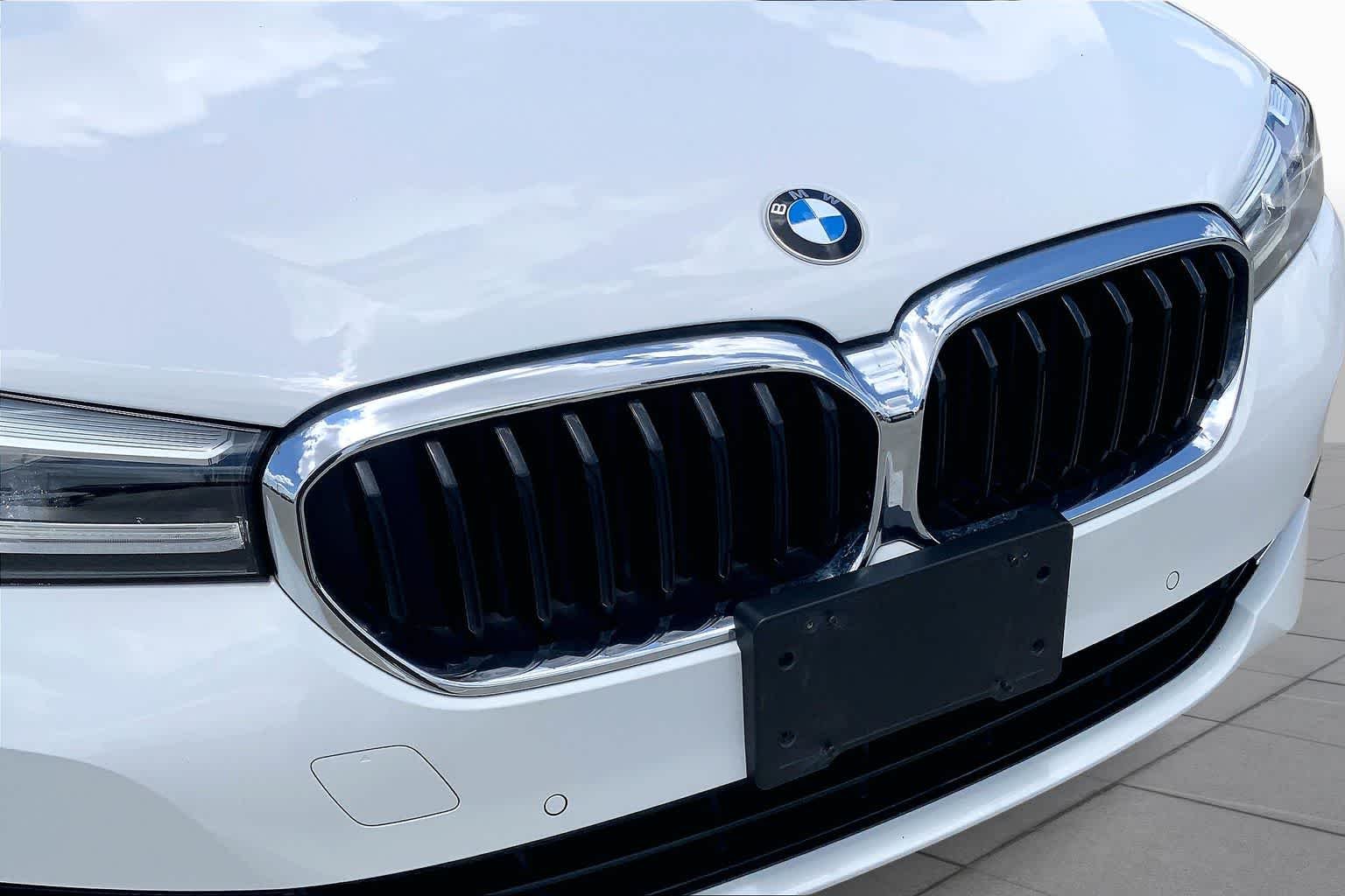 Used 2023 Alpine White BMW 530i image 29