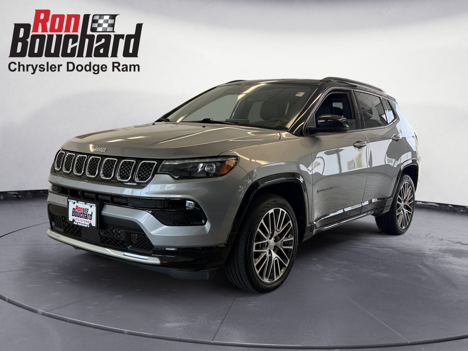 Used 2023 Billet Silver Metallic Clearcoat Jeep Limited image 5