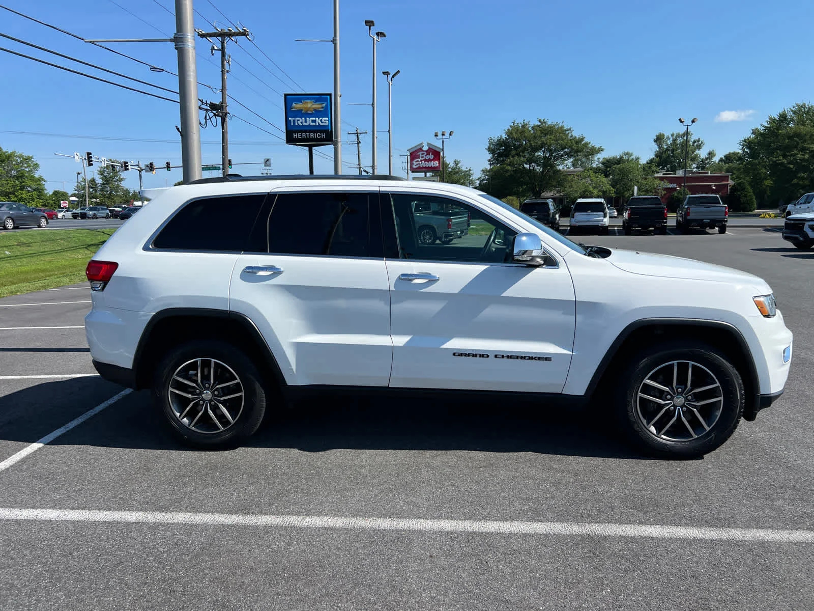 Used 2018 Bright White Clearcoat Jeep Limited image 4