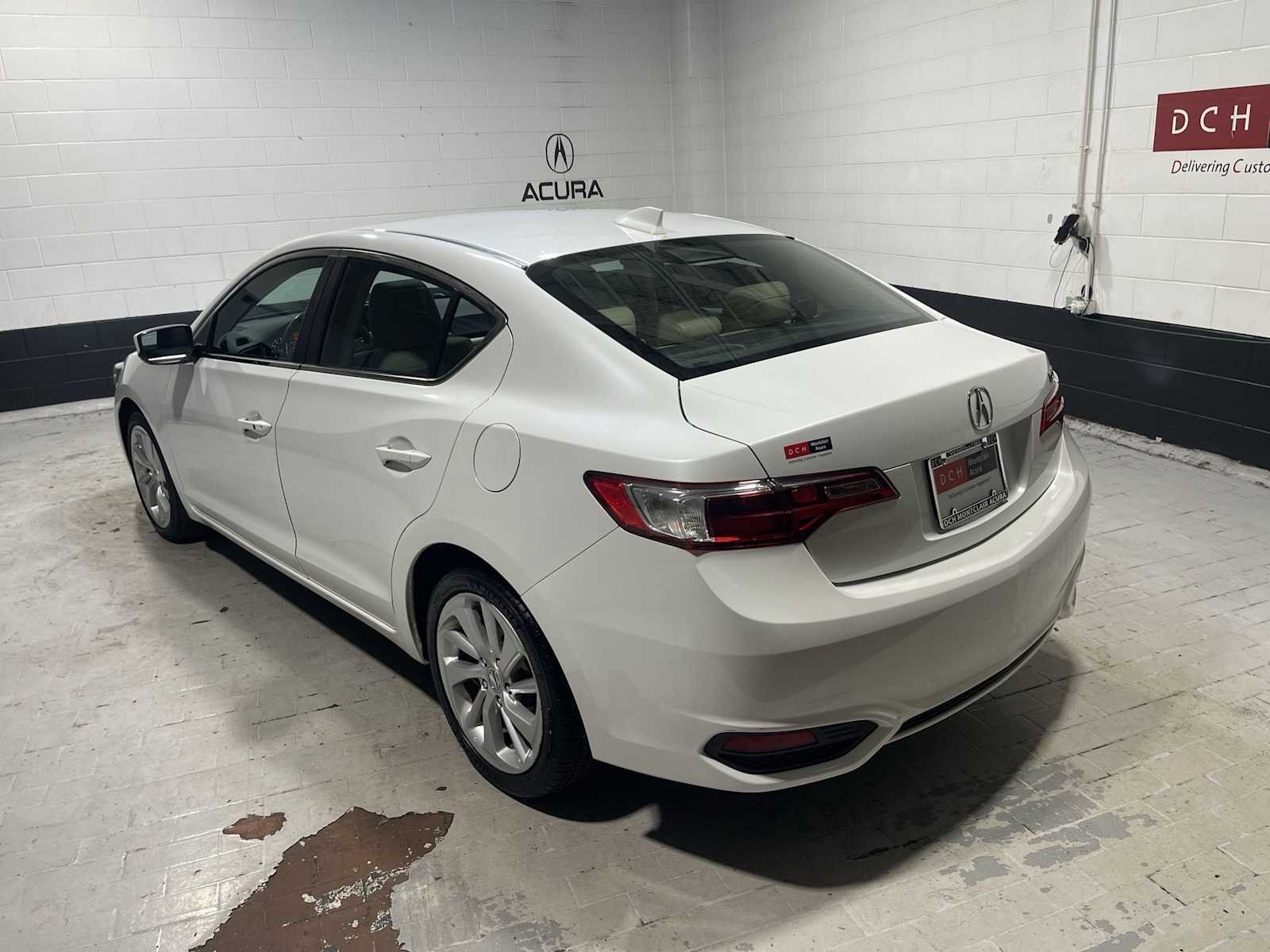Used 2018 Bellanova White Pearl Acura  image 4