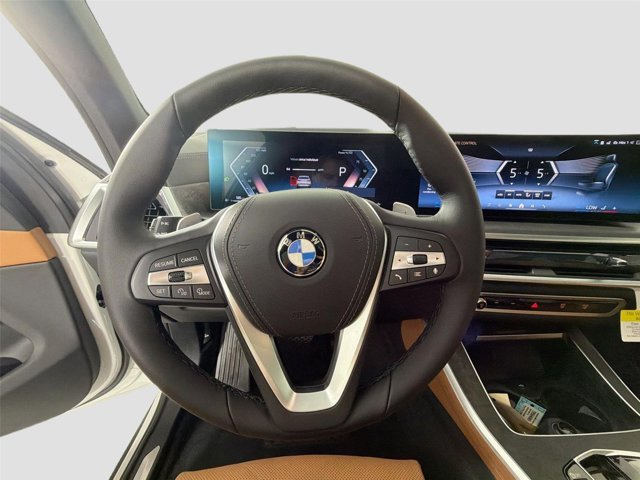 Used 2026 Mineral White Metallic BMW xDrive40i image 11