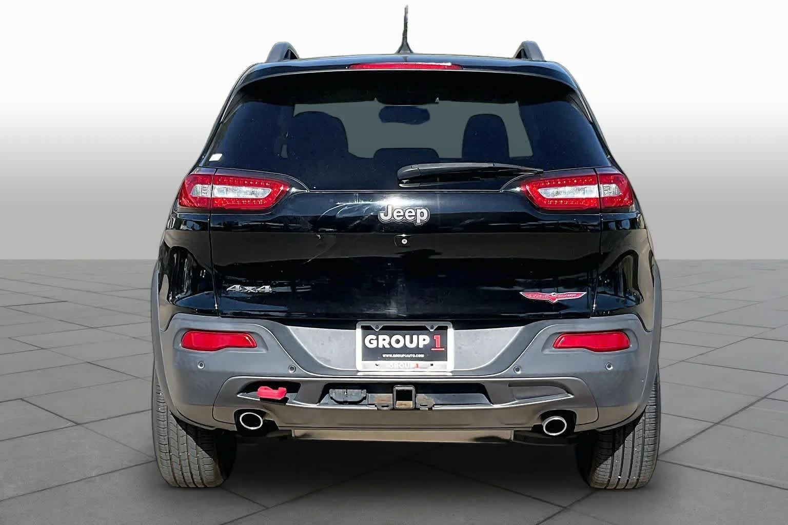 Used 2018 Diamond Black Crystal Pearlcoat Jeep Trailhawk image 5