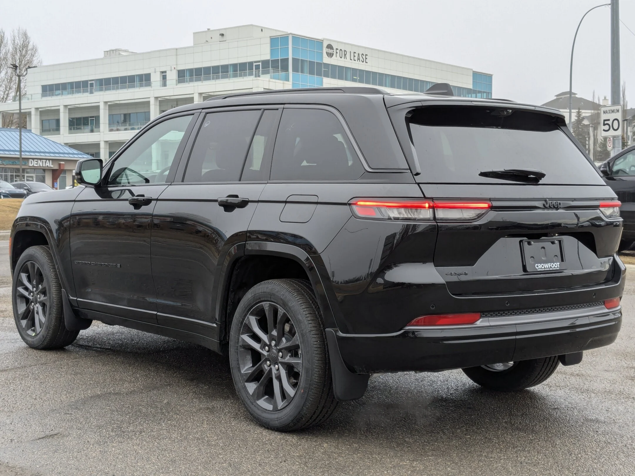 New 2026 Black Jeep Limited Reserve - - 4x4 - Pano Sunroof - Nappa Lthr - Vent Seats - Tow Pkg - Remote Start & More! image 6