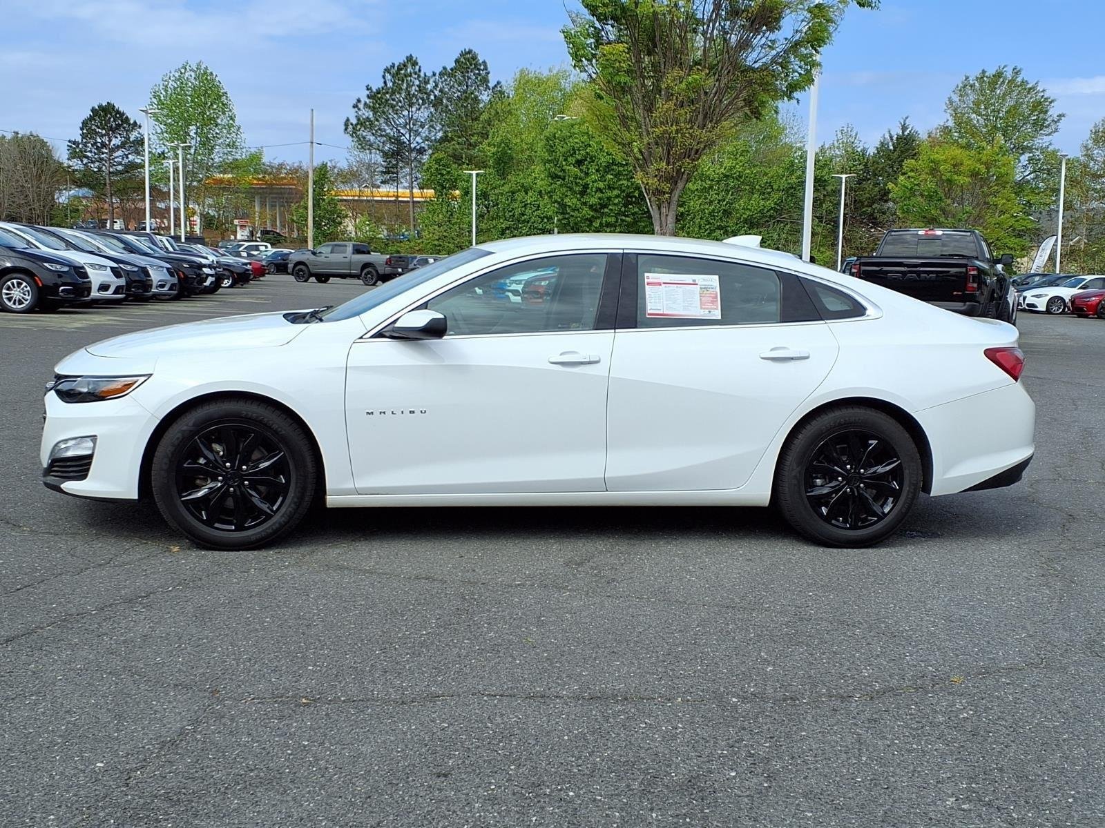 Used 2022 Summit White Chevrolet LT image 3