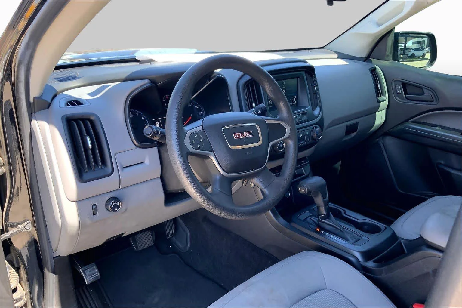 Used 2018 ONYX BLACK GMC 2WD image 16