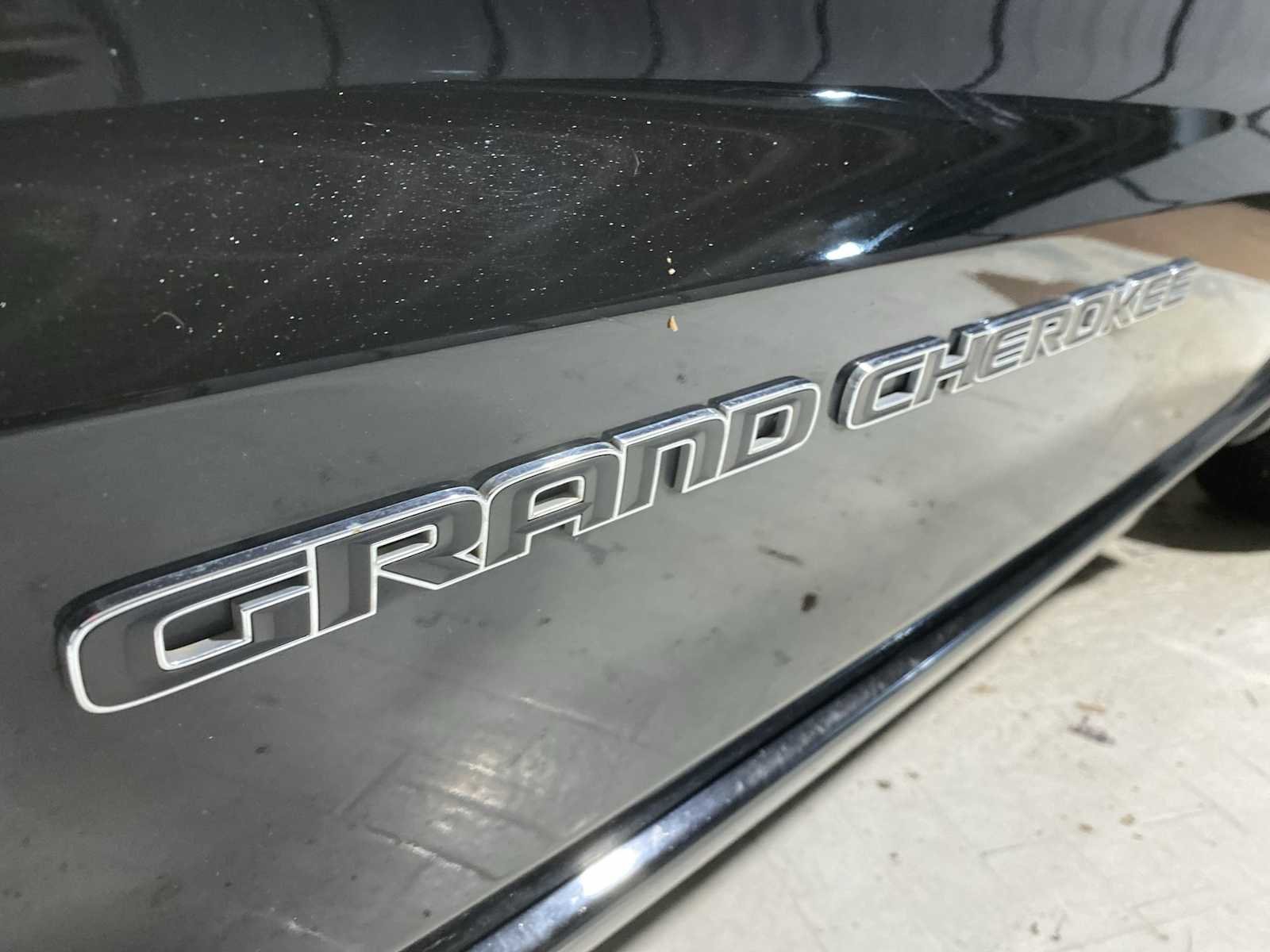 Used 2019 Diamond Black Crystal Pearlcoat Jeep Overland image 7