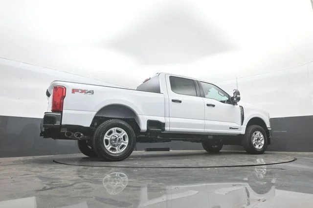 New 2026 Oxford White Ford F-350® XLT image 38