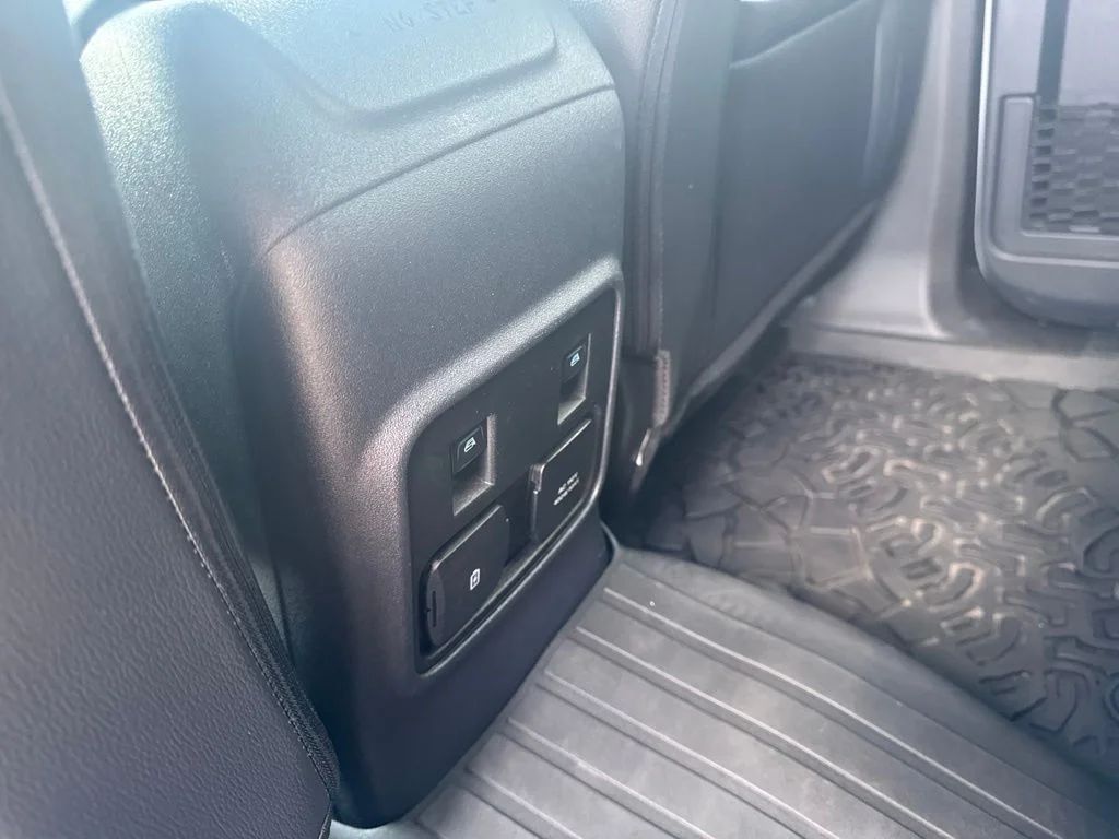 Used 2023 Gray Ford Wildtrak image 32
