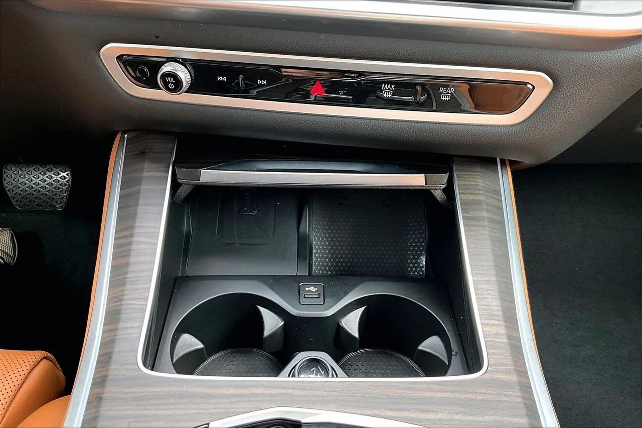Certified Used 2024 Gray BMW xDrive40i image 18
