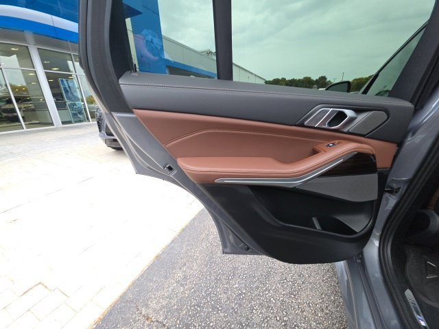 Used 2025 Gray BMW xDrive40i image 32
