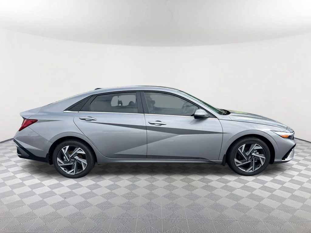 Used 2025 Silver Hyundai Limited image 4