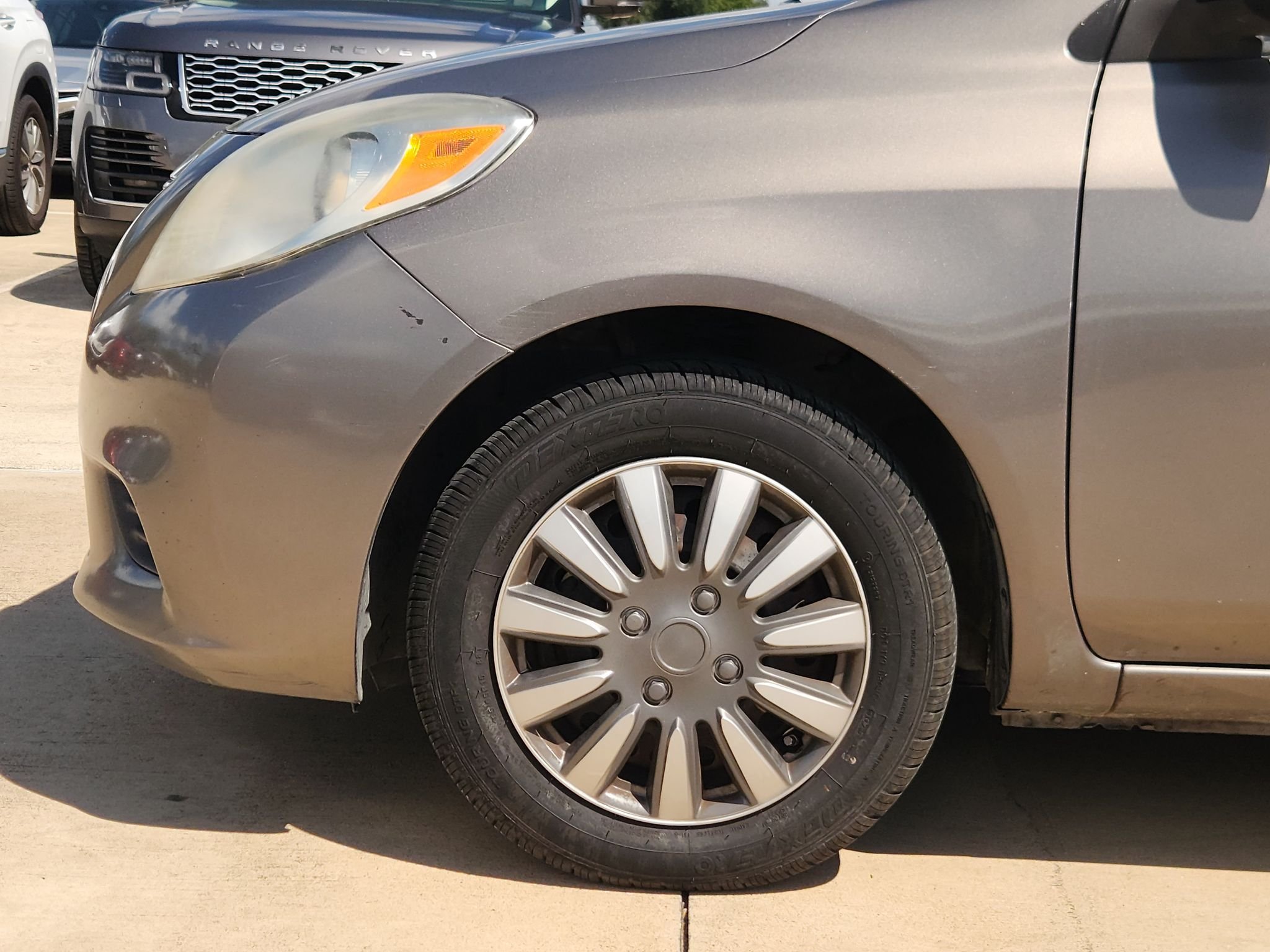 Used 2014 Titanium Nissan SV image 9