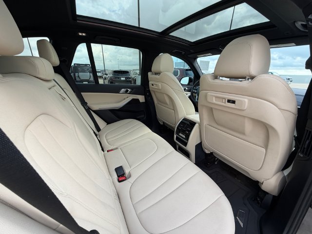 Used 2021 Black BMW sDrive40i image 17