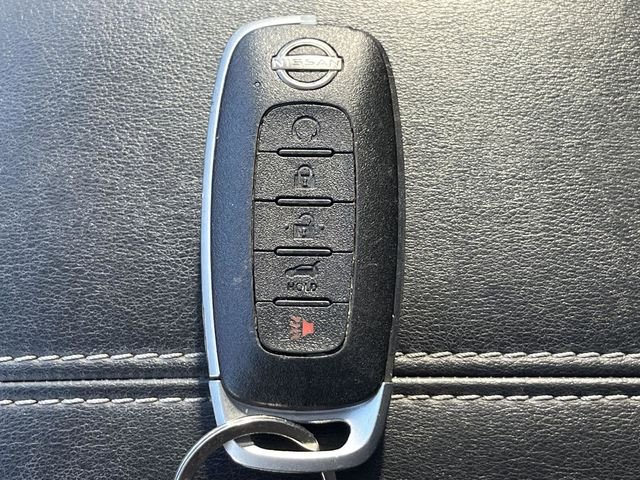 Used 2023 White Nissan SL image 19