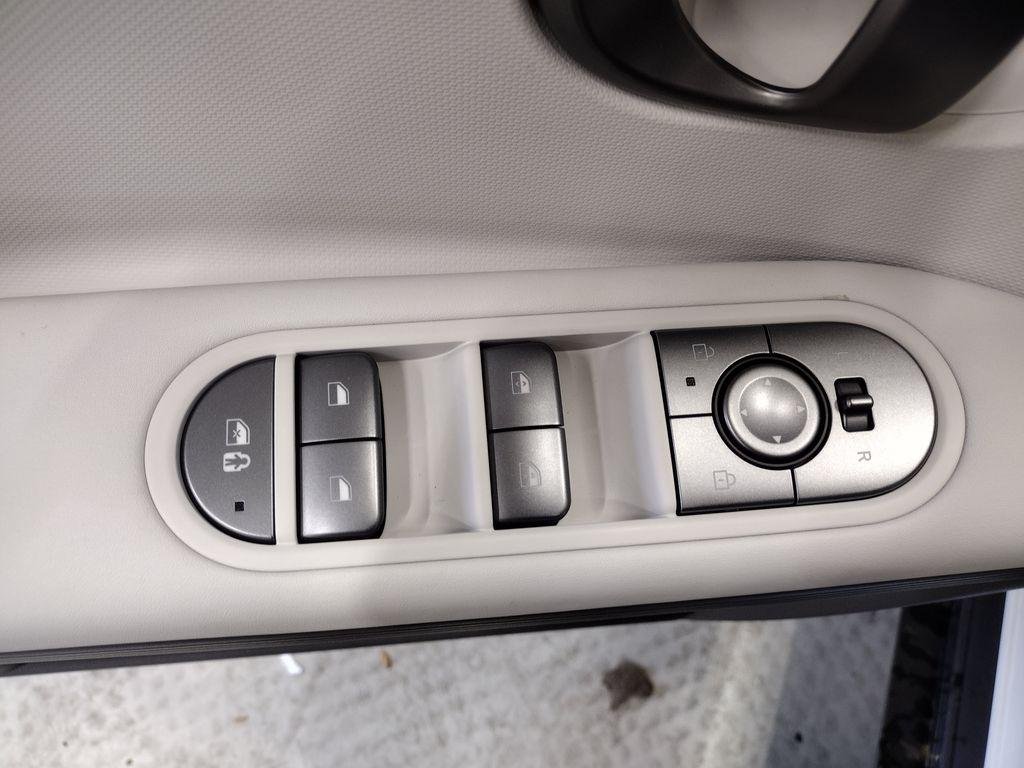 New 2026 White Hyundai SEL image 18