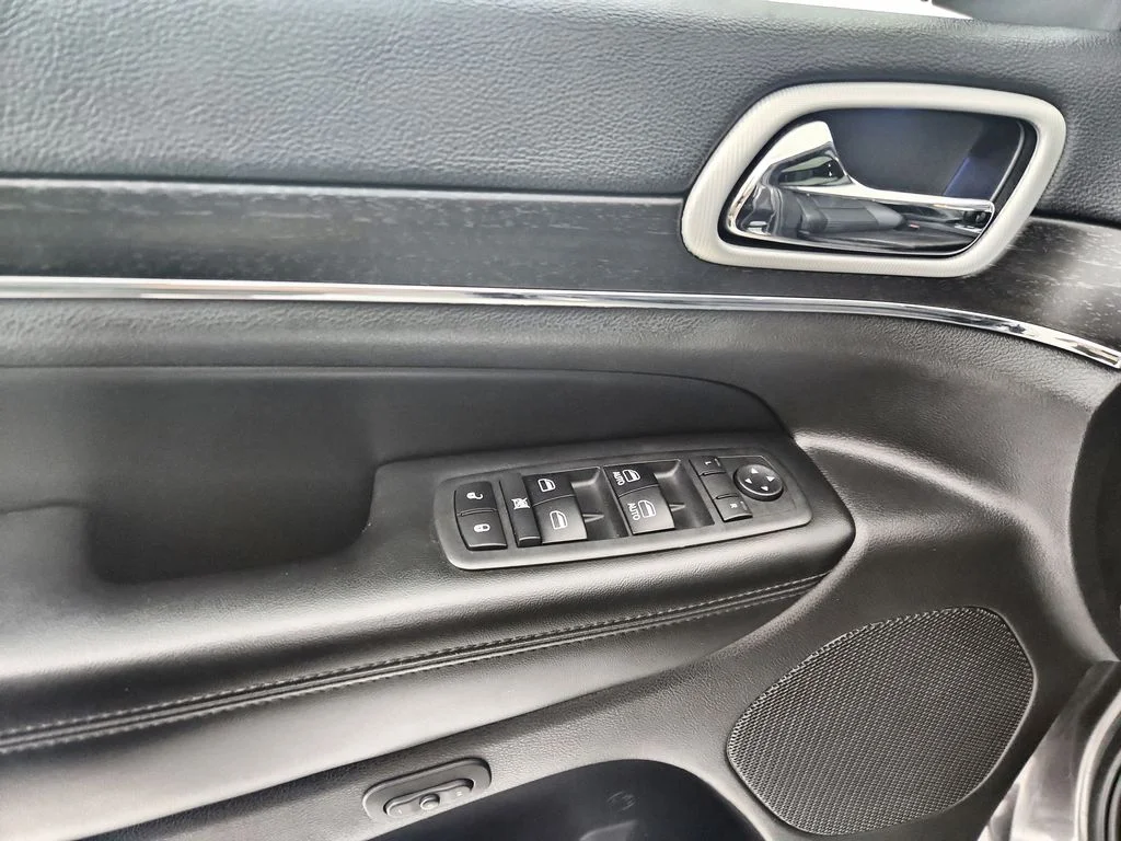 Certified Used 2018 Gray Jeep Limited image 24