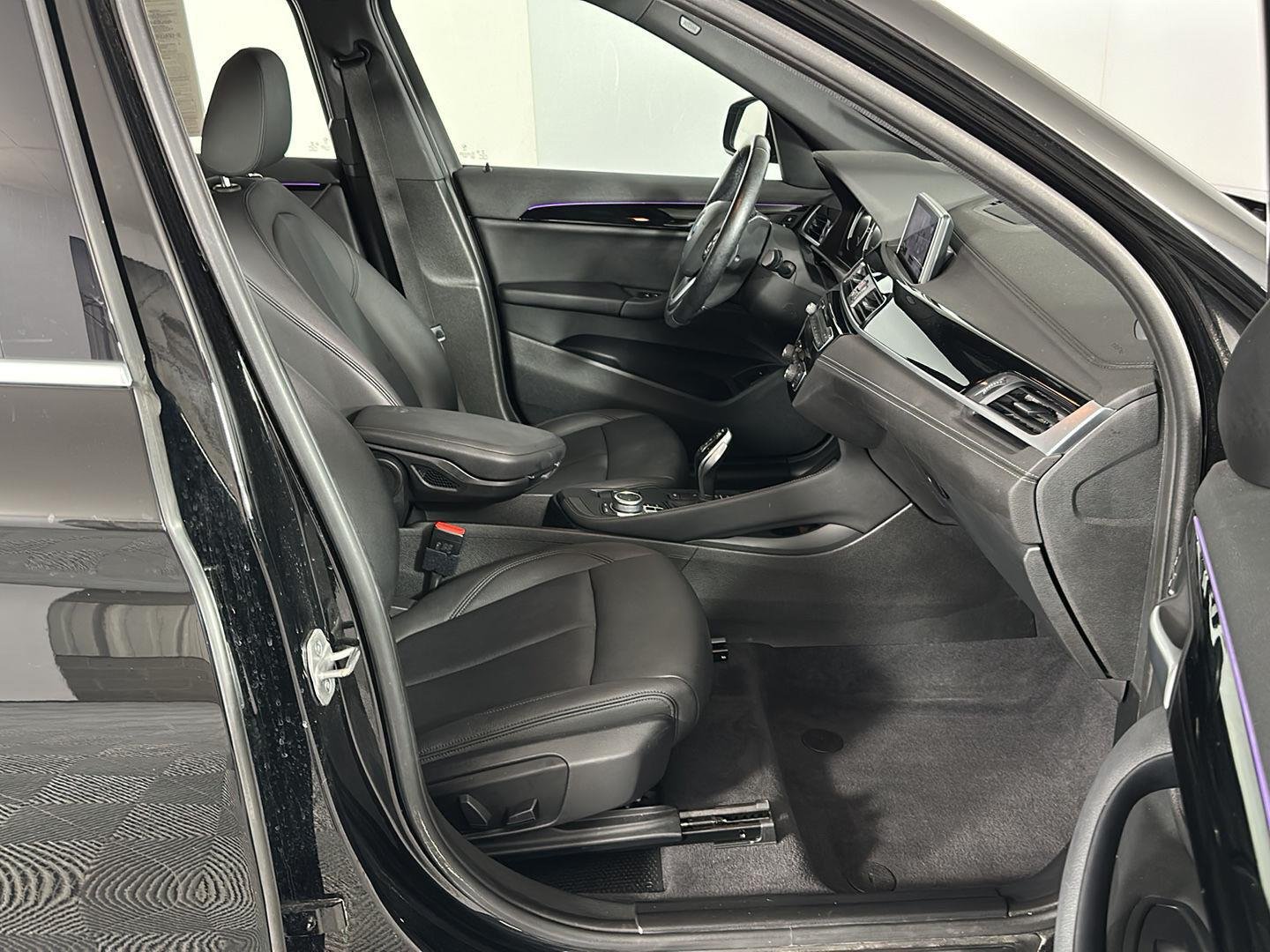 Used 2021 Jet Black BMW xDrive28i image 29