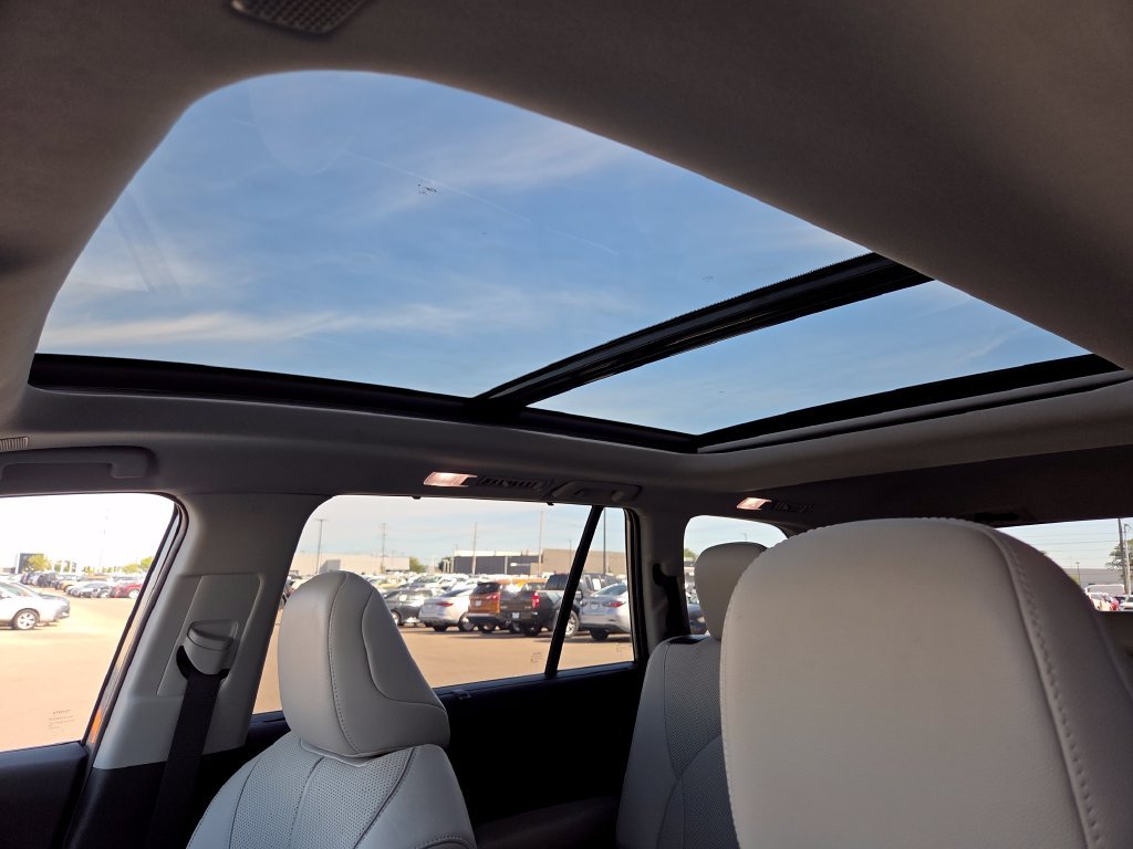 Used 2025  Toyota Limited image 35