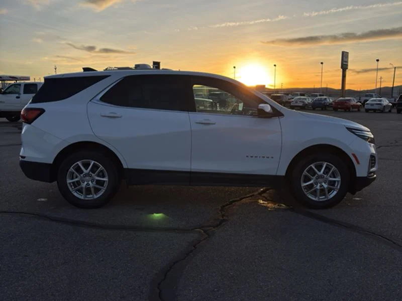 Used 2024 Summit White Chevrolet LT image 8