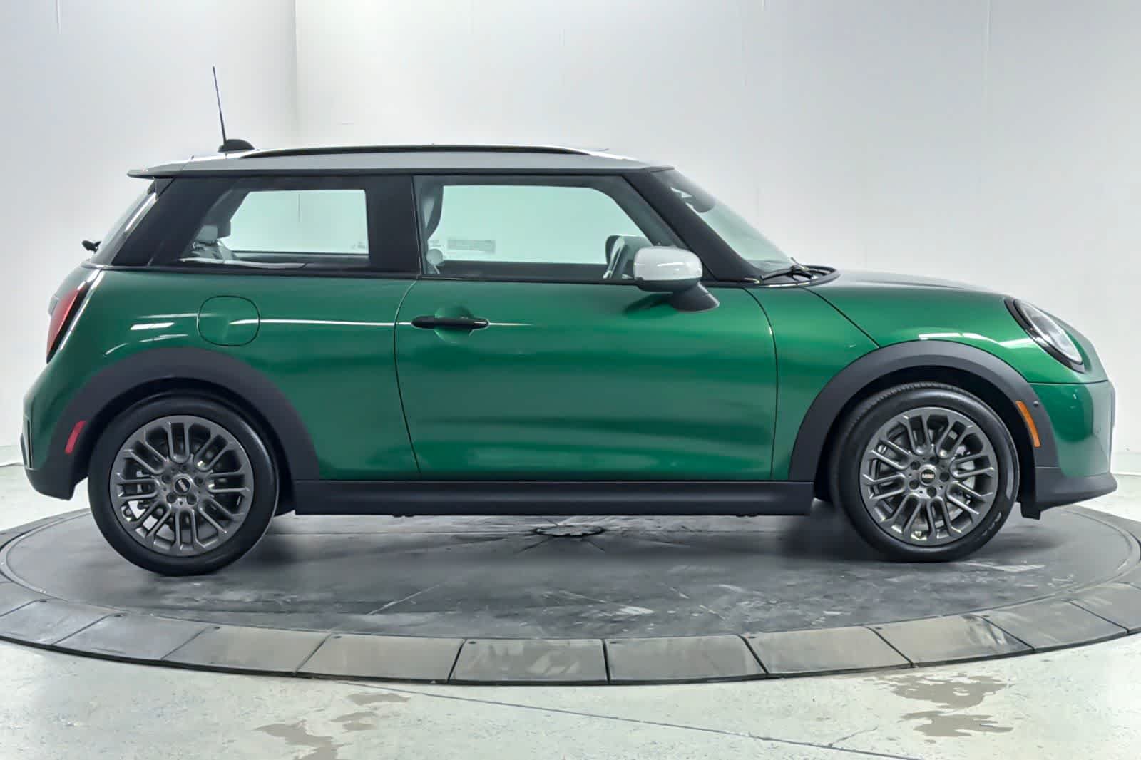 2026 MINI Hardtop 2 Door Base - Photo 8