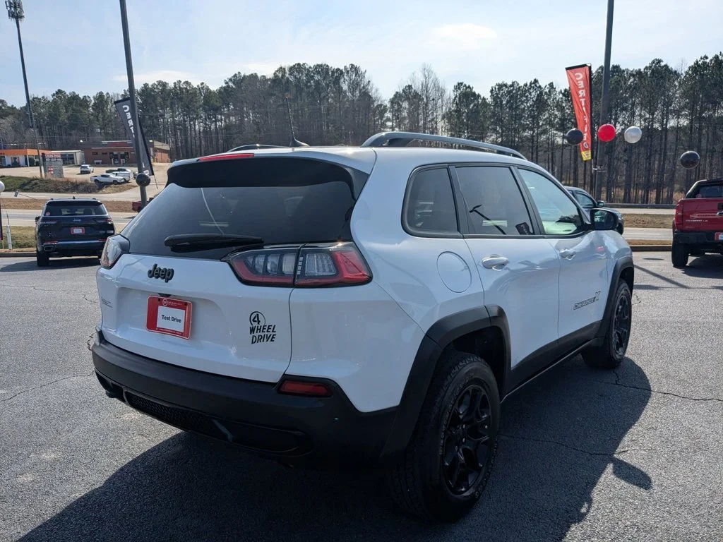 Used 2022 Bright White Clearcoat Jeep X image 5