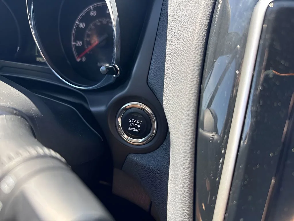 Used 2022  Mitsubishi SE image 16