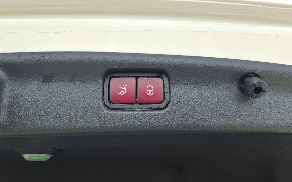 Used 2025 White Mercedes-Benz C 300 image 10
