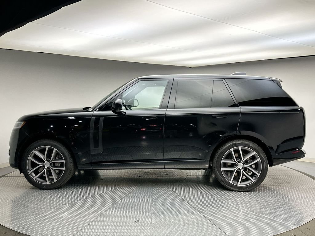 Used 2025 Santorini Black Metallic Land Rover SE image 2