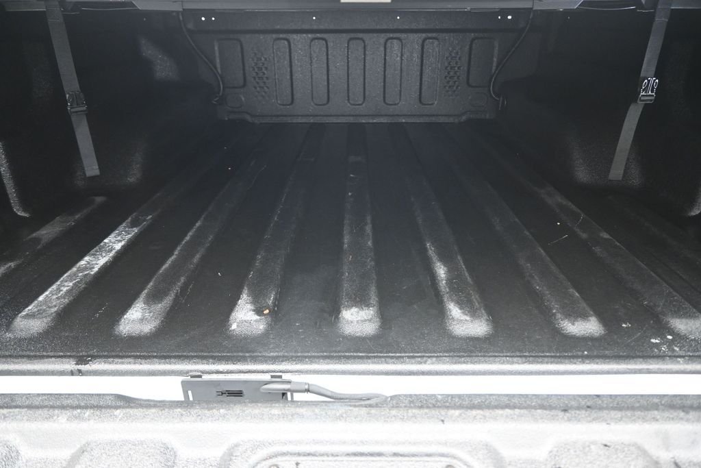Used 2023 White Jeep Overland image 16