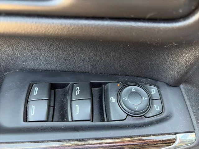 Used 2020 Black GMC SLE image 10