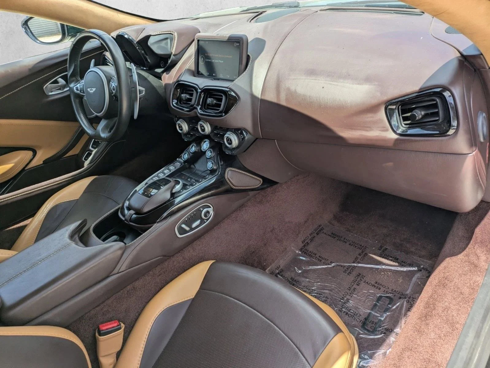 Used 2021  Aston Martin  image 19