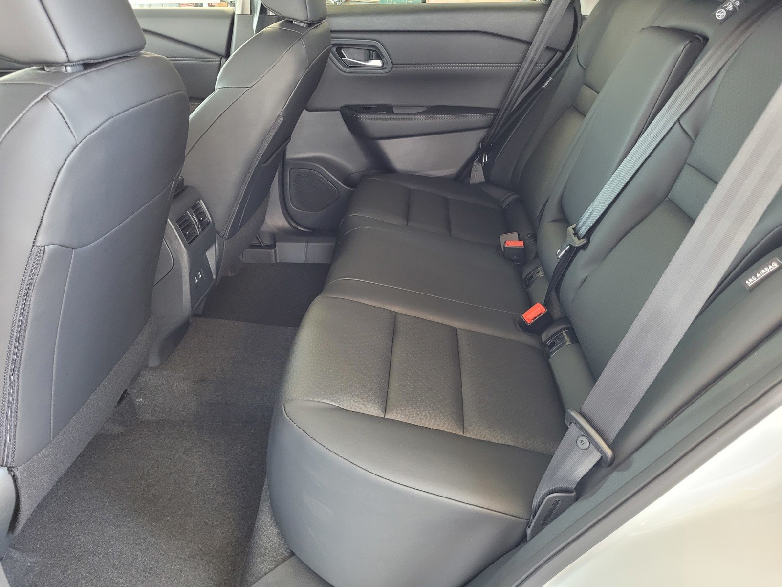 New 2026 Everest White Pearl Tricoat Nissan Dark Armor image 7